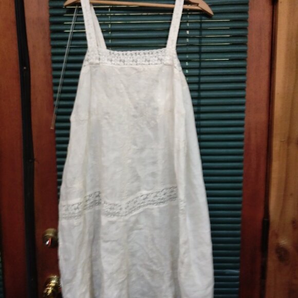 Magnolia Pearl Tops - NWT Magnolia Pearl Vivi Anne Embroidered Slip